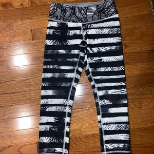 Womens Lululemon, size 4!